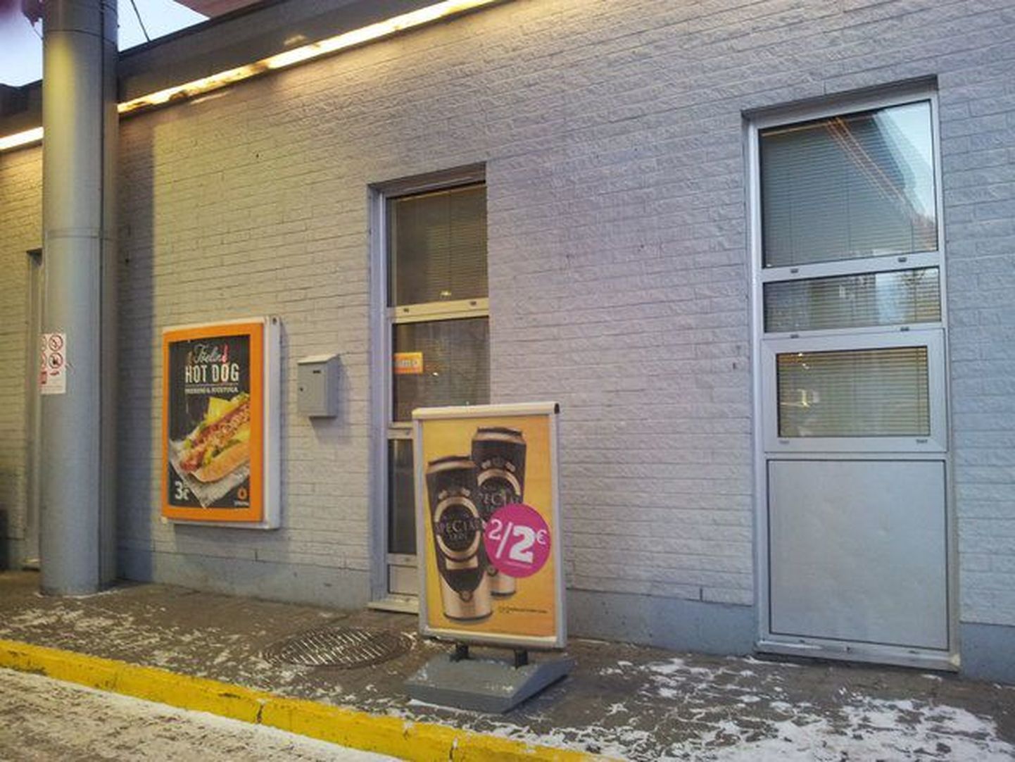 Реклама на заправочной станции Statoil в Тарту.