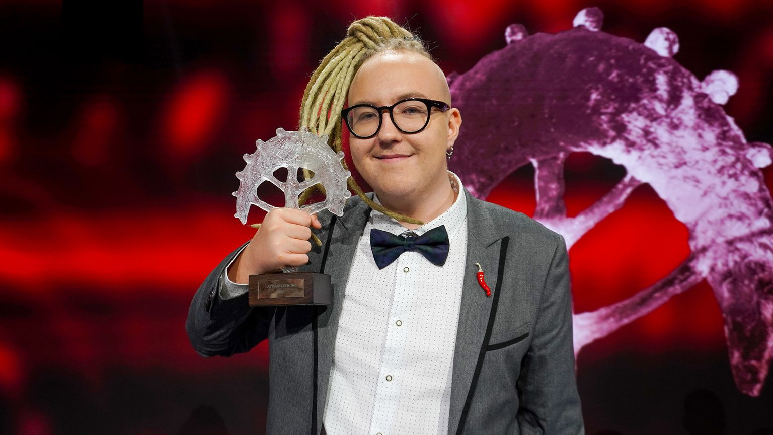 Rojs Puķe jeb Pipars ar Latvijas Lepnuma balvu.