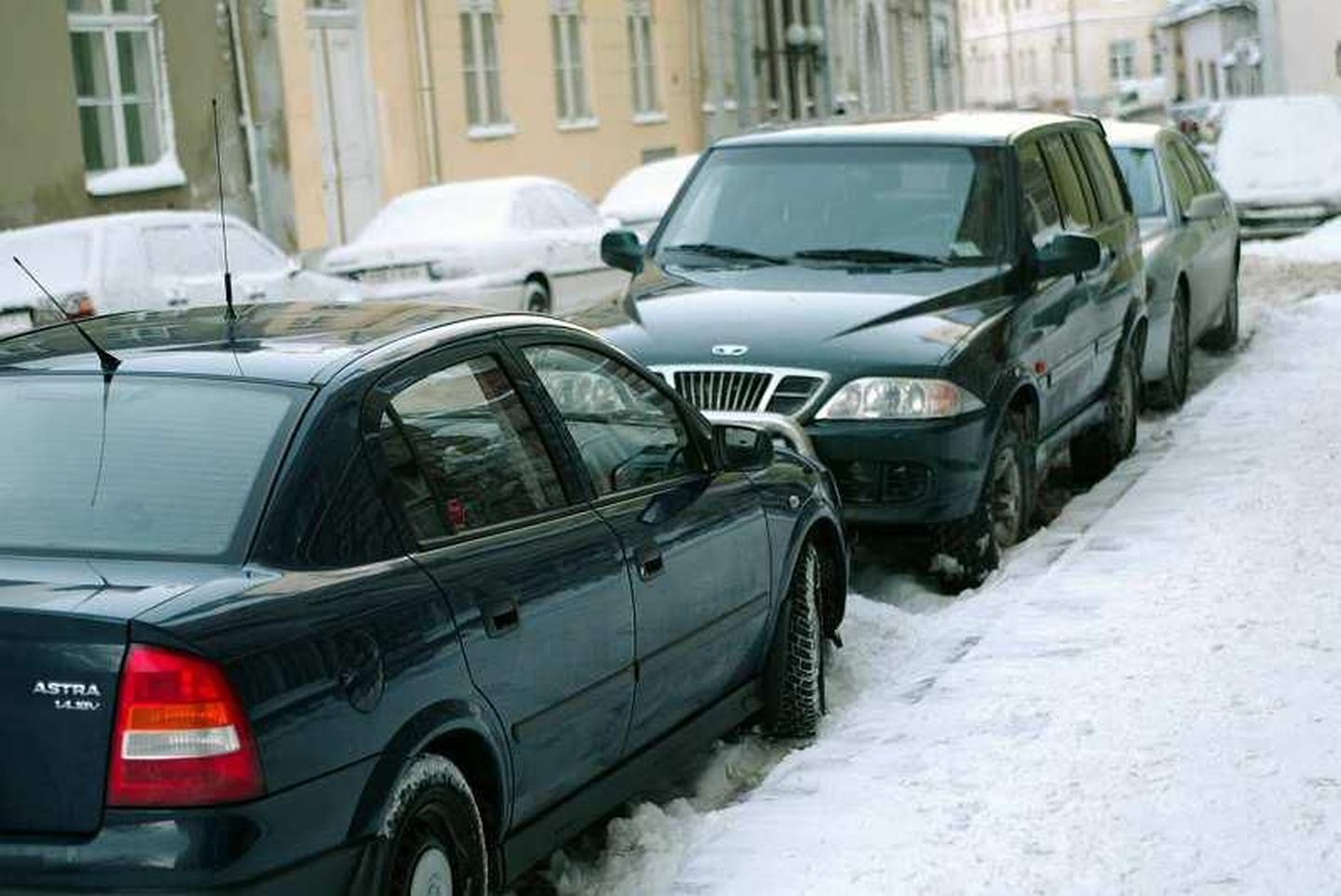 Vanalinnas kehtib talvine parkimiskord seetõttu, et hõlbustada tänavate koristamist.