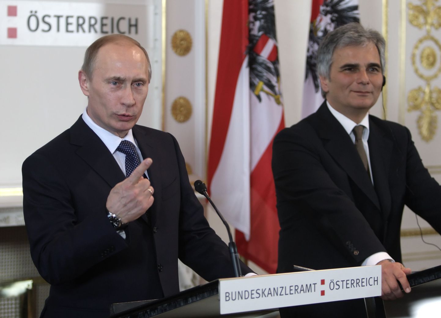 Venemaa peaminister Vladimir Putin ja Austria kantsler Werner Faymann 24.aprillil Viinis pressikonverentsil.