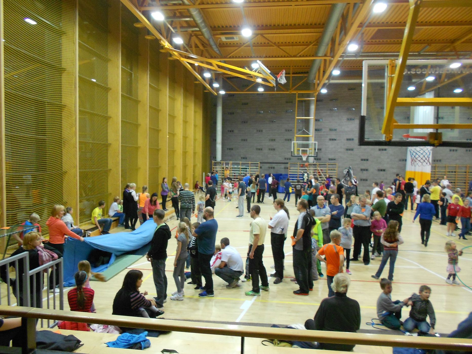 Sportlik isadepäev 2012 Kuninga tänava põhikoolis.