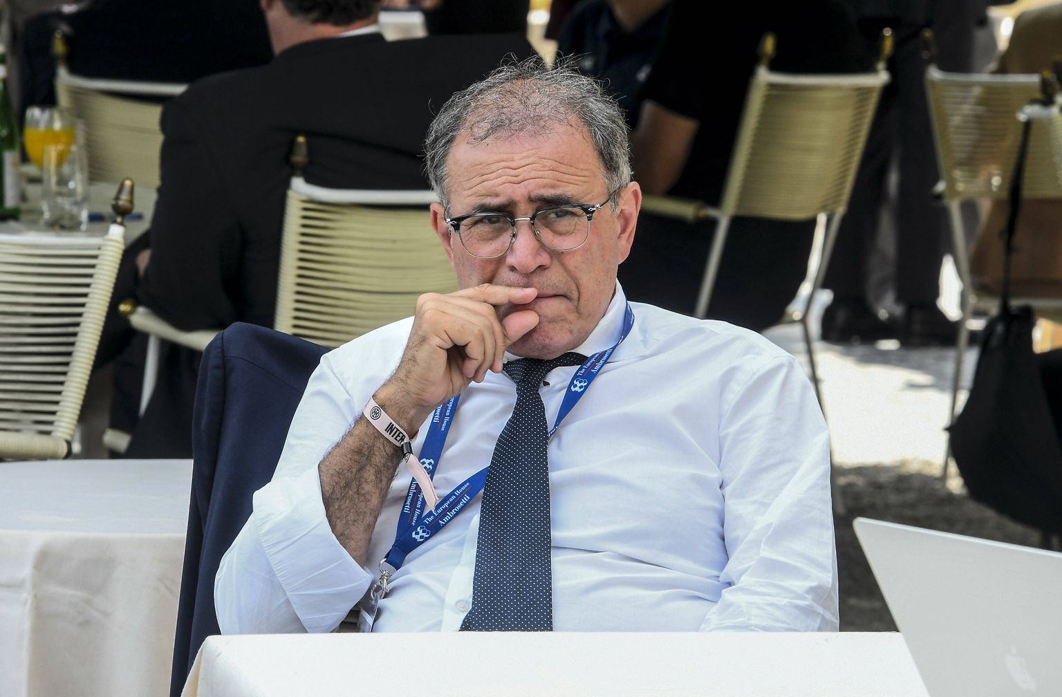 Nouriel Roubini arvates on USA piirkondlike pankade jamad alles poole peal ja läbi krediidikitsikuse sillutab see teed majanduslangusele.