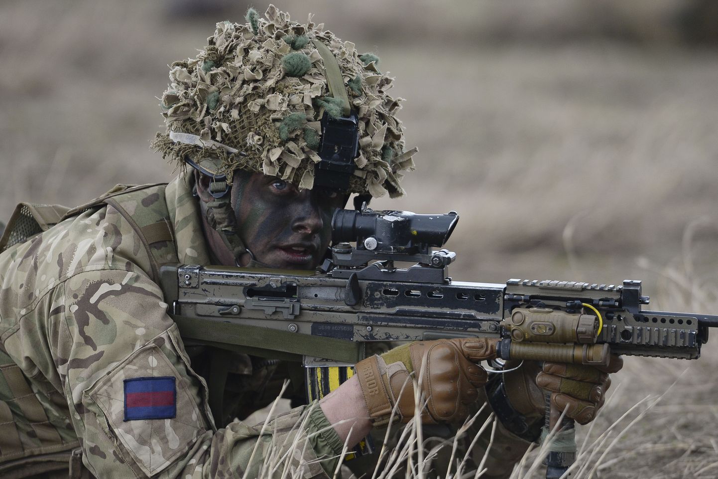 Briti sõdur Rumeenias harjutustel.