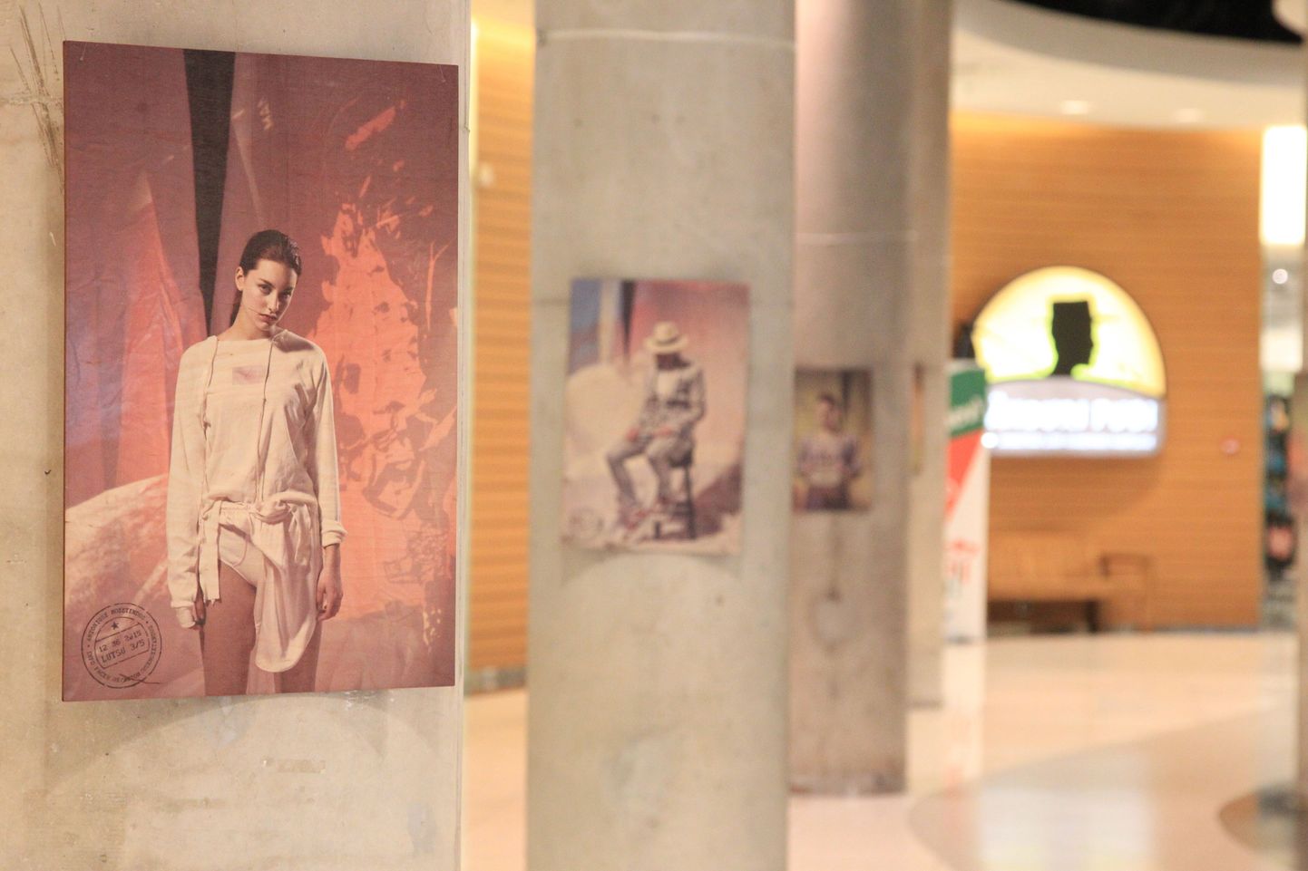 Finalistide kollektsioonifotode näitus Tasku keskuse teisel korrusel on avatud 22. juunini.