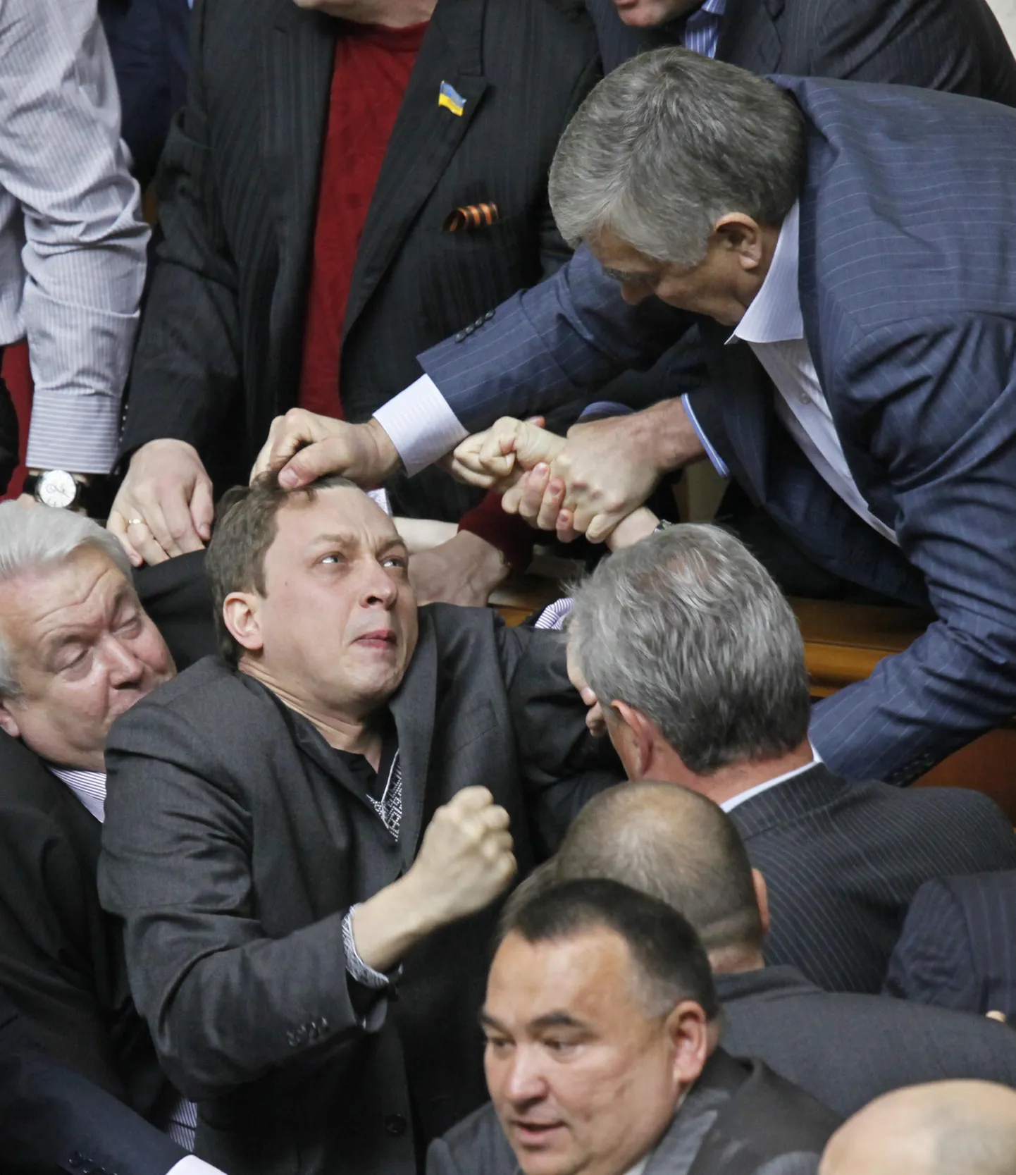 В украинском парламенте подраться не дураки