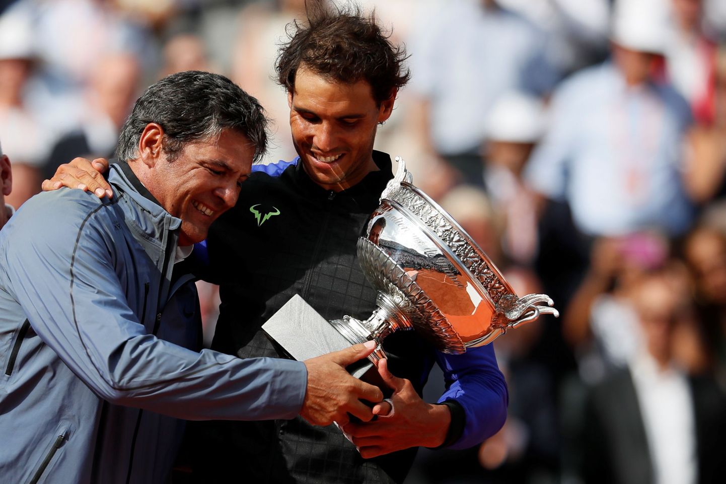 Toni ja Rafael Nadal tähistamas viimase võitu Prantsusmaa lahtistel.