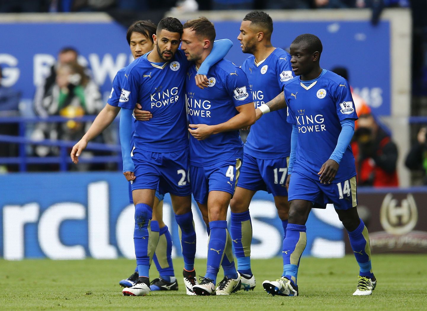 Leicester City mängijad, vasakul hooaja parimaks palluriks tunnistatud Riyad Mahrez.