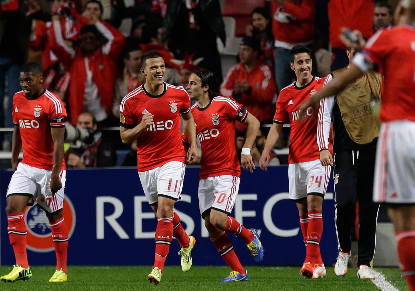 Lissaboni Benfica mängijad tähistamas Juventuse vastu löödud väravat.