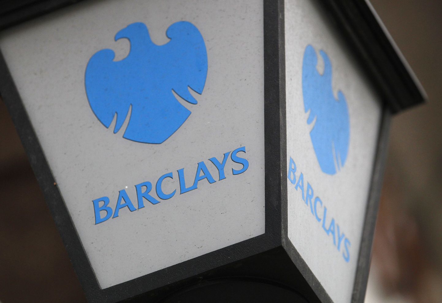 Логотип банка Barclay's.
