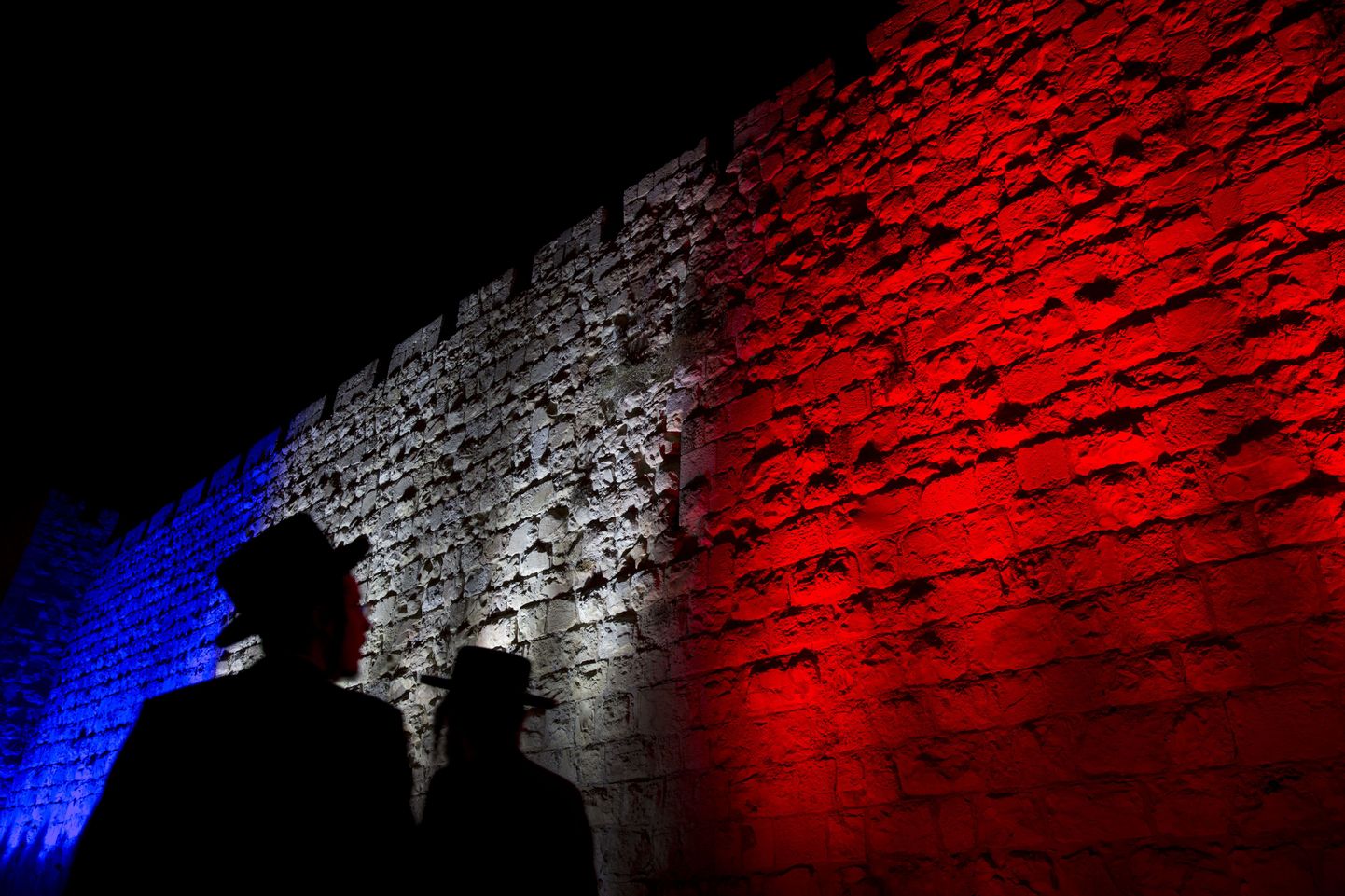 Pariisis 2015. aastal novembris toimunud terrorirünnakute järel valgustati Jeruusalemmas kaastundeavaldusena müür Prantsuse lipuvärvidesse.