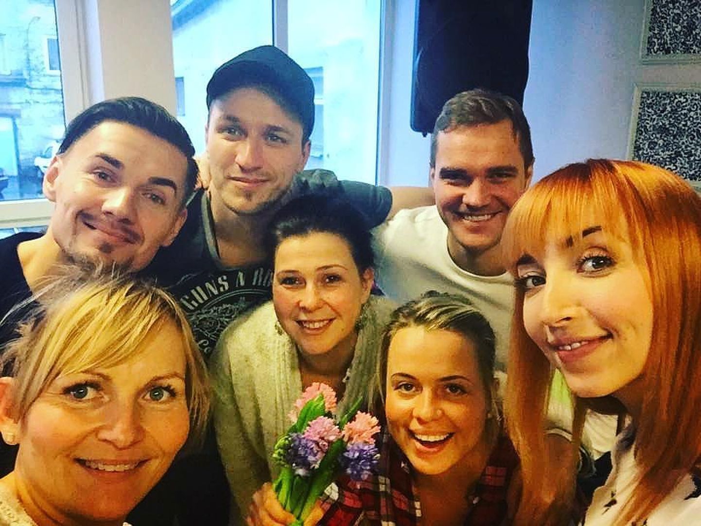 Певица Таня Михайлова в поддержку Майкен, поделилась в социальных сетях совместным селфи из школы WAF .