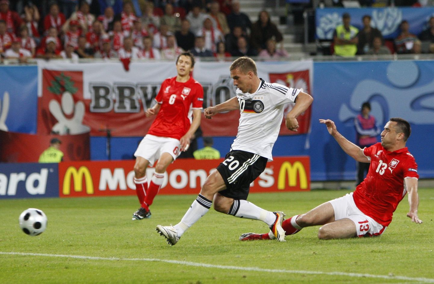 Lukas Podolski viib Saksamaa Poola vastu ette 1-0