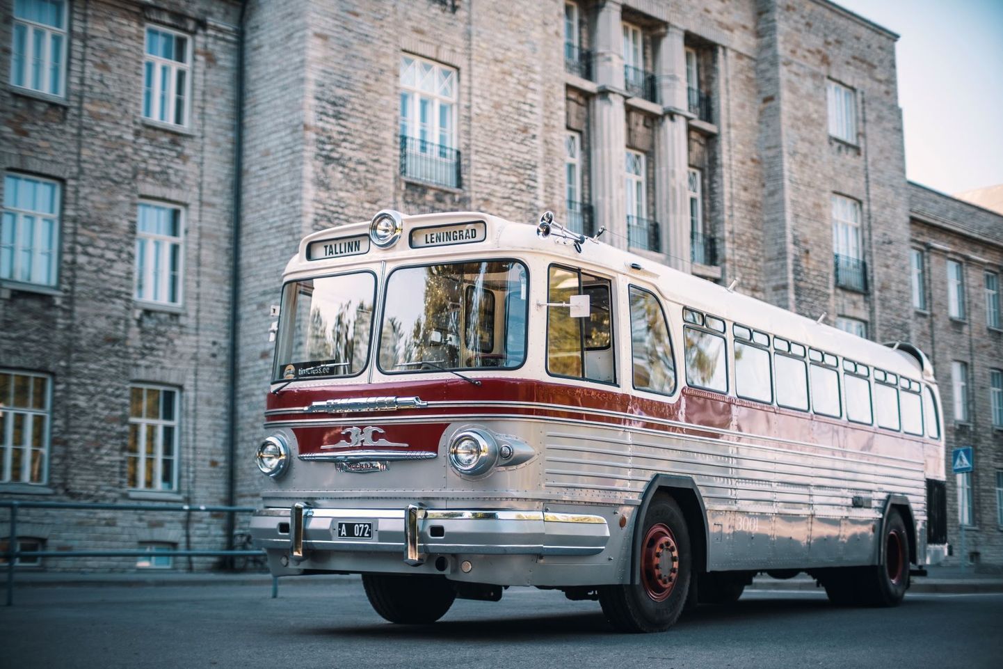 Tallinna Bussijaamas näeb ainsat säilinud retrobussi ZIS-127 maailmas.