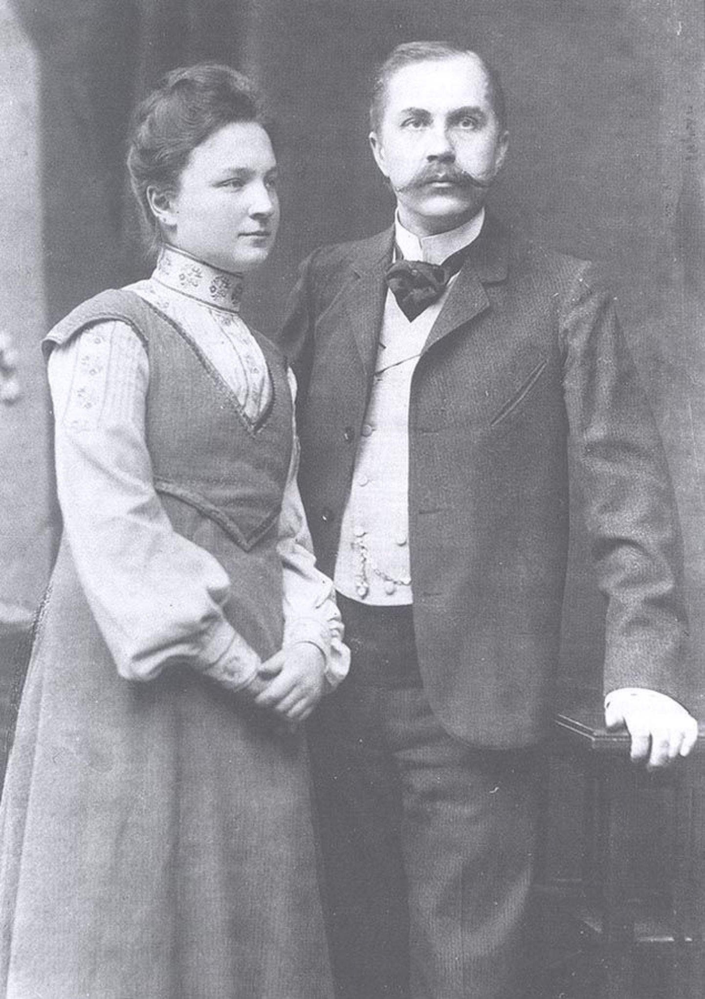 Linda Jürman ja Eduard Vilde Pühajärvel 1905. aastal