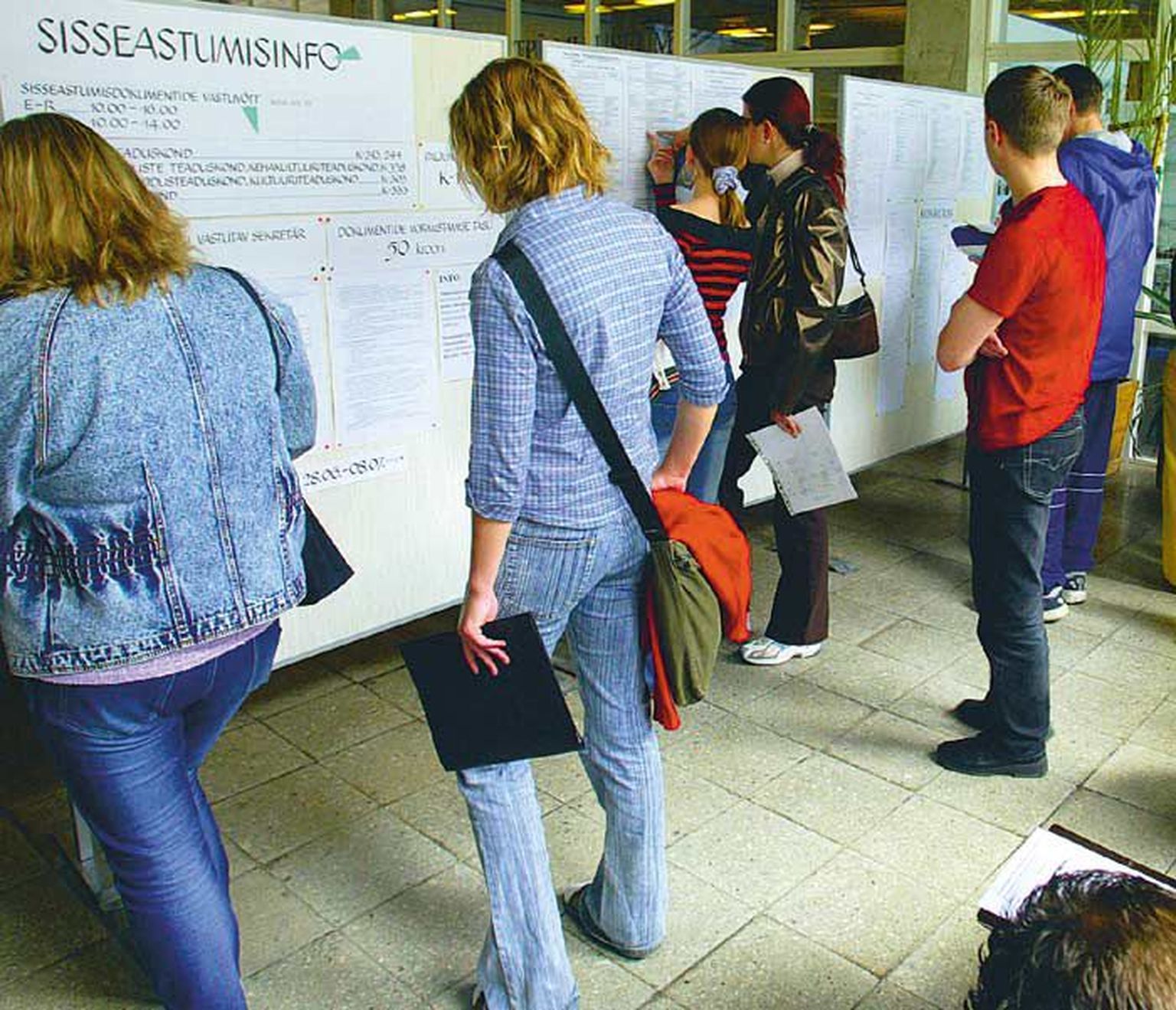 Tartu ülikool on täielikult ja Tallinna ülikool osaliselt läinud üle üliõpilaste lävendipõhisele vastuvõtule. Sisseastumiseksamitest on saamas ajalugu.