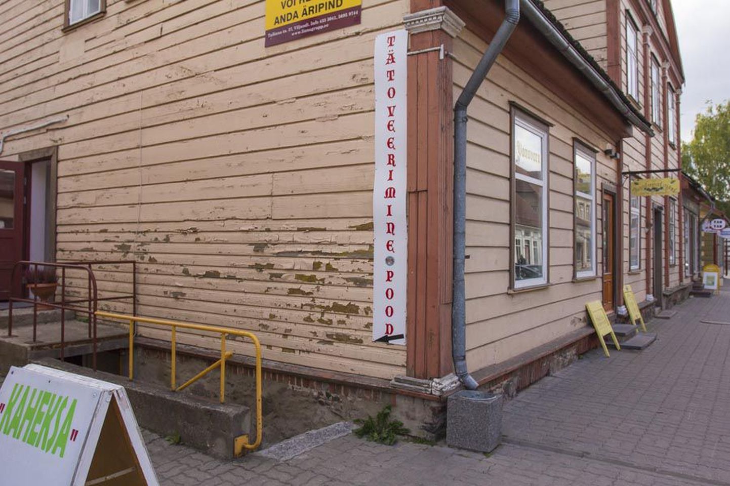 Tätoveerimissalong asub Tartu tänav 4 asuva maja keldris ning on töötanud tänavu veebruarist alates.