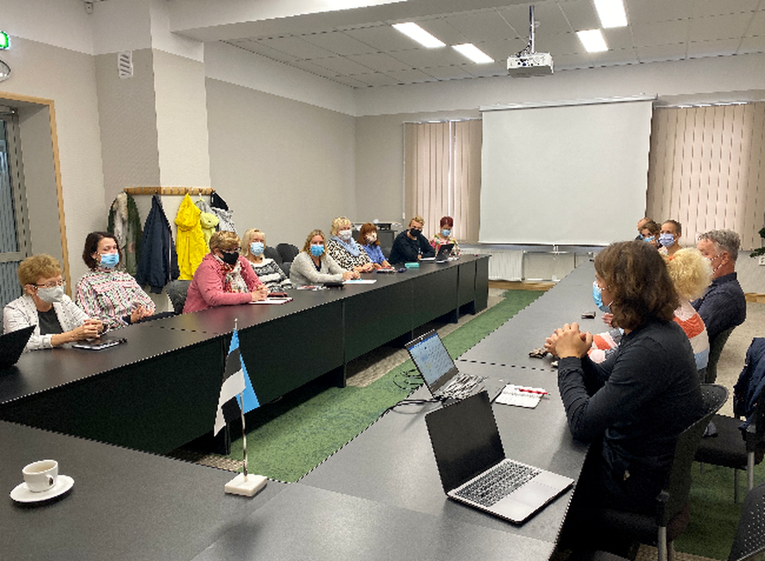 Valla allasutuste juhid nõu pidamas.