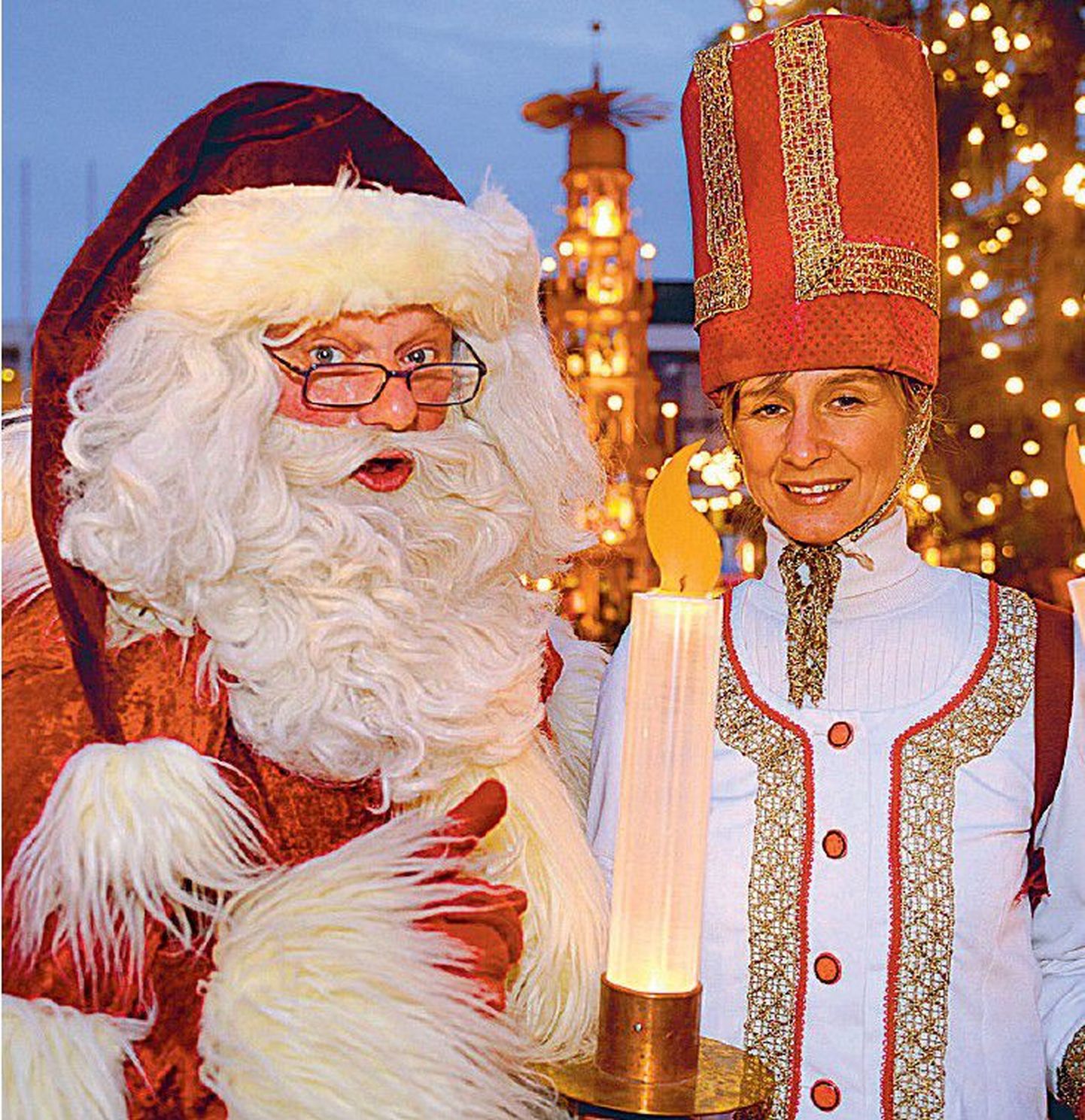 Jõuluvana ingliks kostümeeritud naisega Ida-Saksamaal Dresdeni jõululaada avamisel.