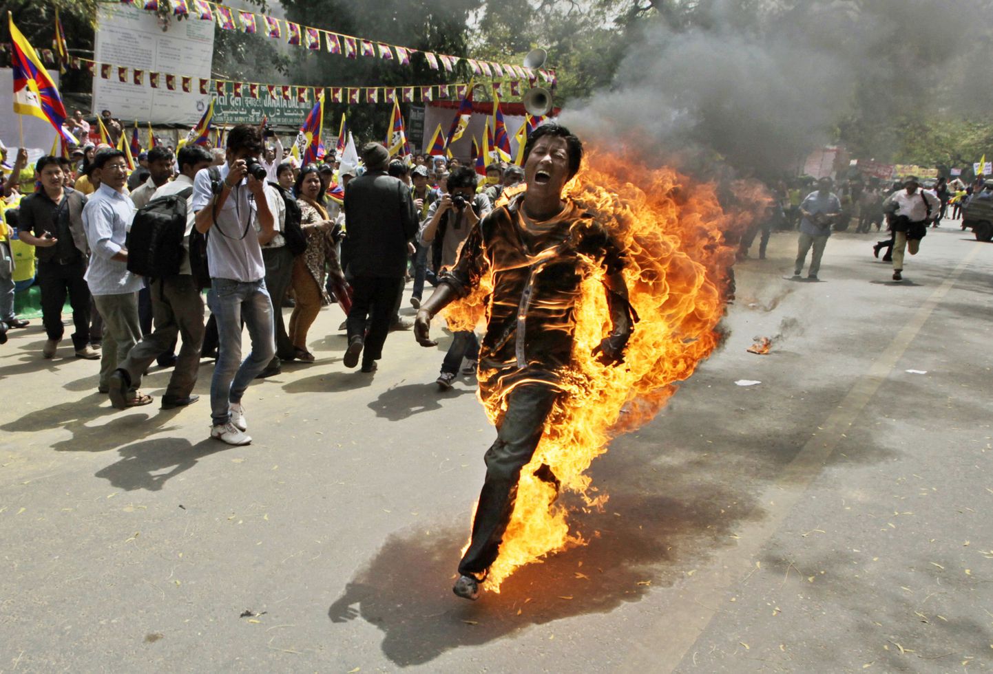 Tiibetlane Jamphel Yeshi, kes end märtsis protestiks Hiina võimude poliitika vastu Indias New Delhis põlema süütas ja hiljem haiglas suri.