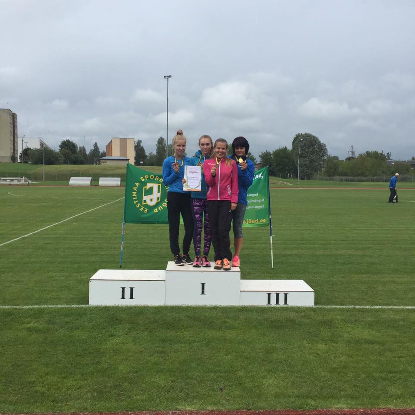 Jôudi meisterid 4x100 meetri jooksus Johanna Ardel ,Cätrin Rikka, Mari-Liis Taniel ja Piret Granovskaja.