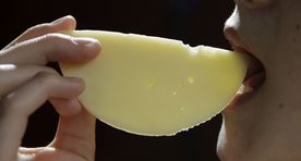 Эксперты разрешили есть сыр каждый день