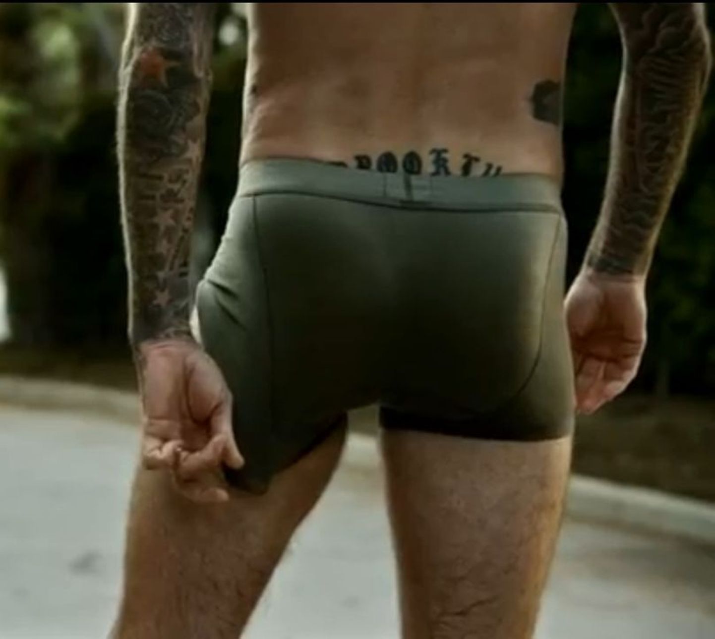 Дэвид Бекхэм в рекламе нижнего белья.