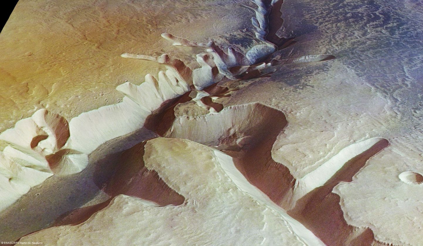 Mars Express sondi poolt tehtud kõrgeresulutsiooniga kujutised Marsi  Echus Chasma piirkonnast