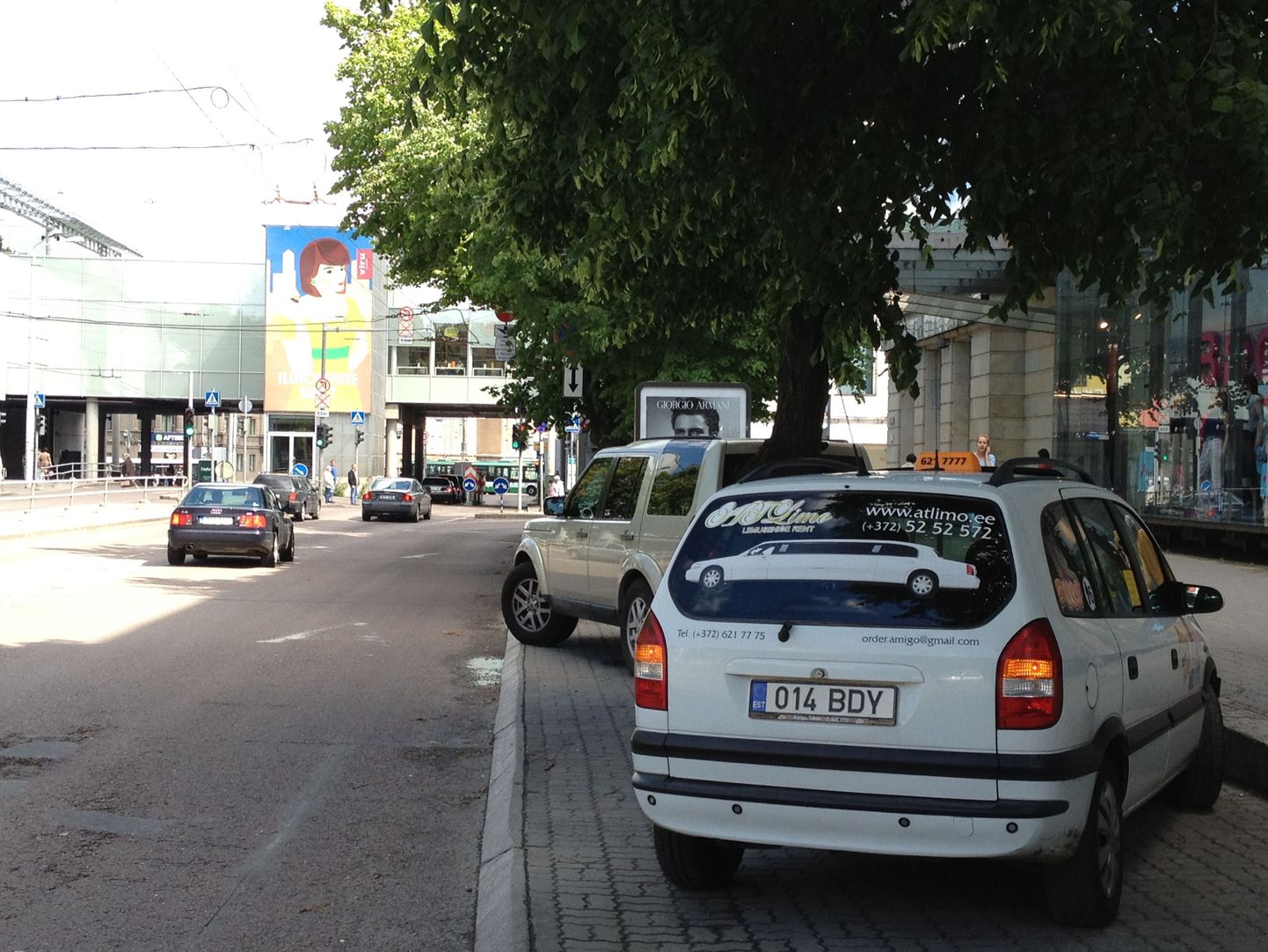 Estonia pst 1. Piltmõistatus: leia pildilt parkimist keelav märk.