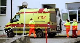 Purjus autojuht sõitis üle tüdruku jalalaba