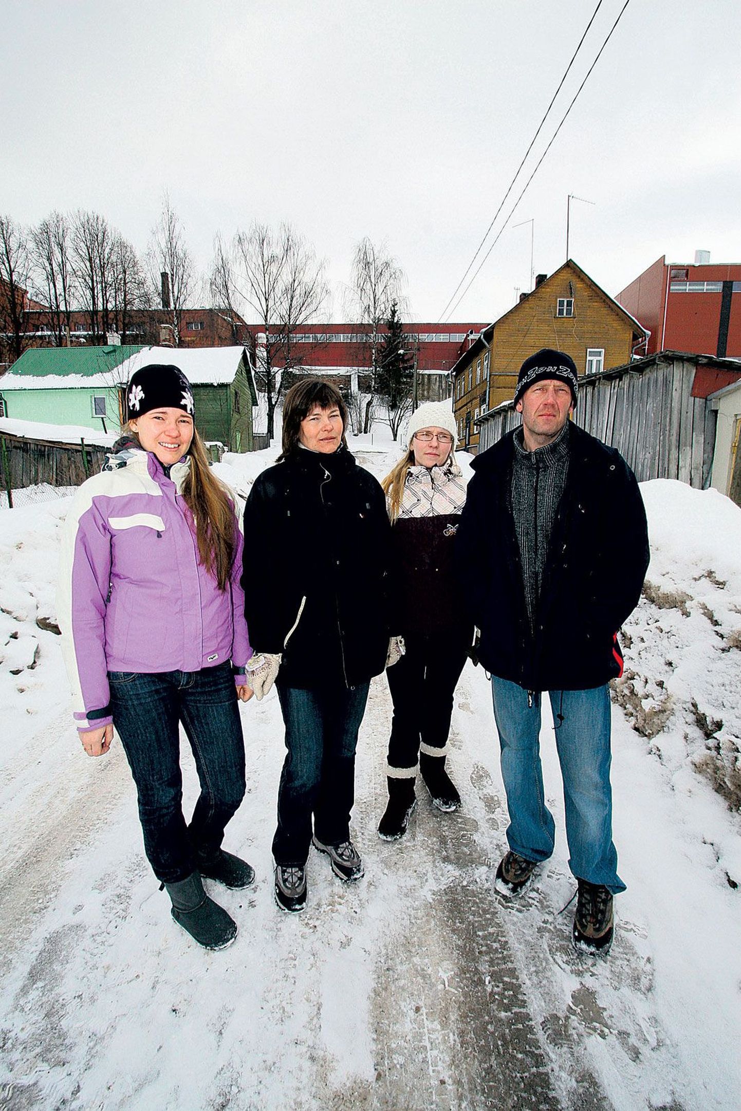 Õlletehase mürareostust on Piiri tänavas viimastel aastatel vaevalt aimata, kinnitab Piiri 8 elav perekond Udumäe – Kaisi (vasakult), Irina, Liis ja Uku.
