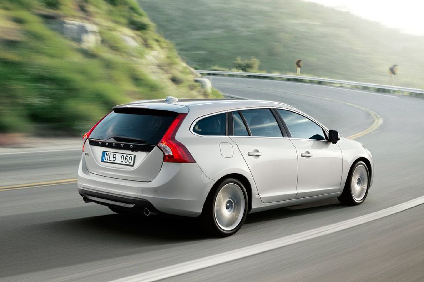 Новый Volvo V60 должен покорить клиентов не только современным техническим оснащением, но и изысканным дизайном.