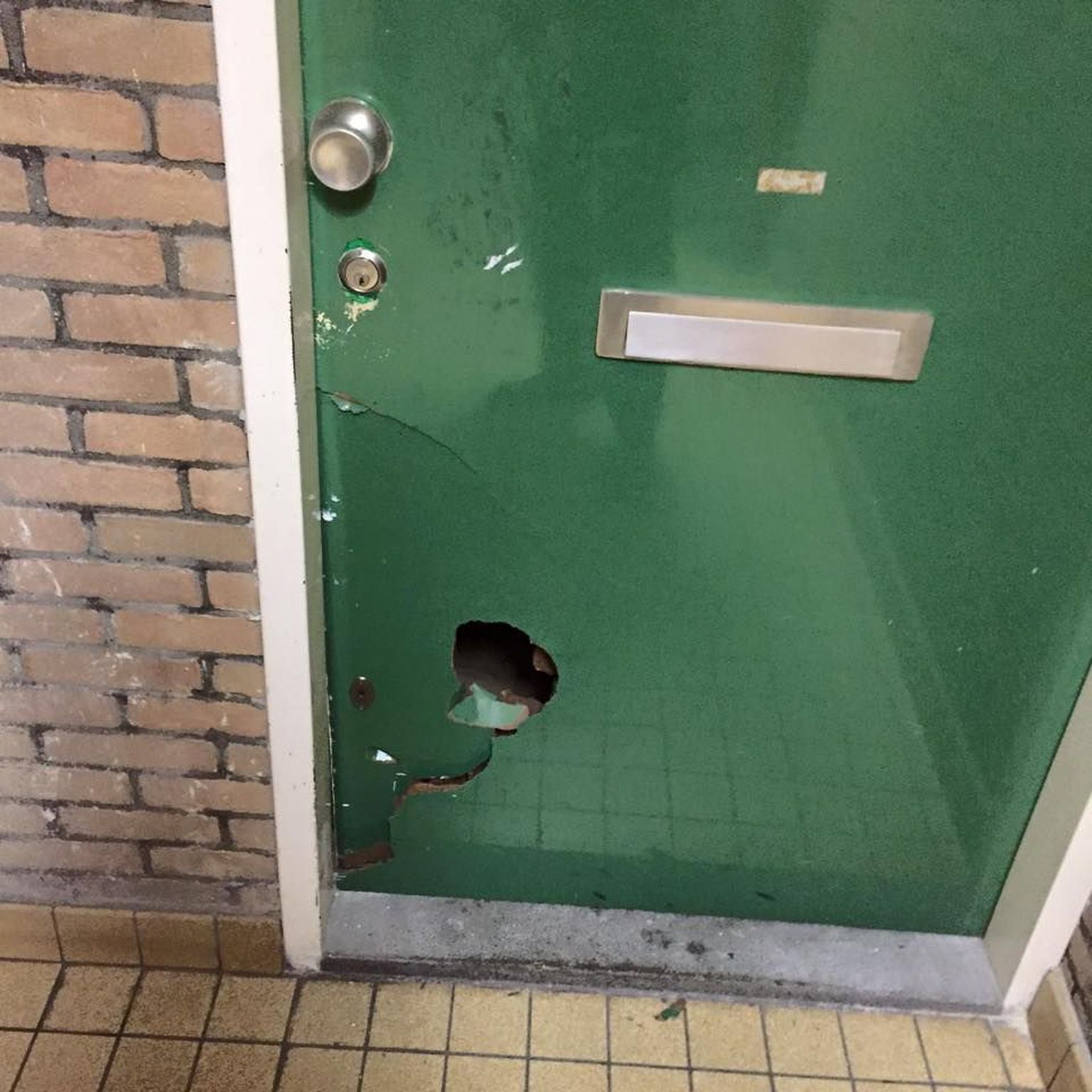 Amsterdami Zuid-Buitenvelderti politsei murdis jõuga mehe korterisse, kes harjutas, kõrvaklapid peas, ooperiaariat.