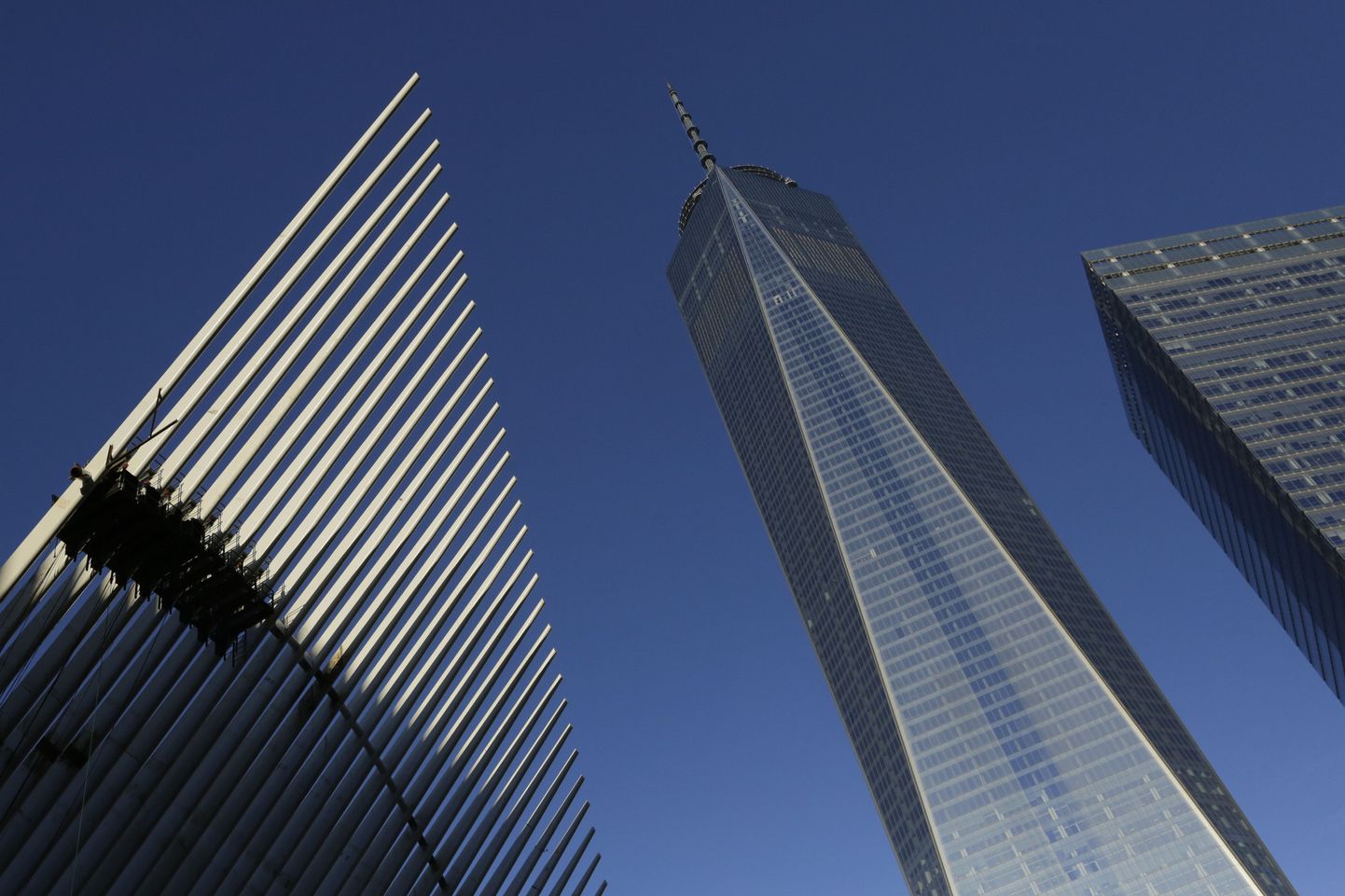 104-korruseline büroohoone One World Trade Center (keskel)