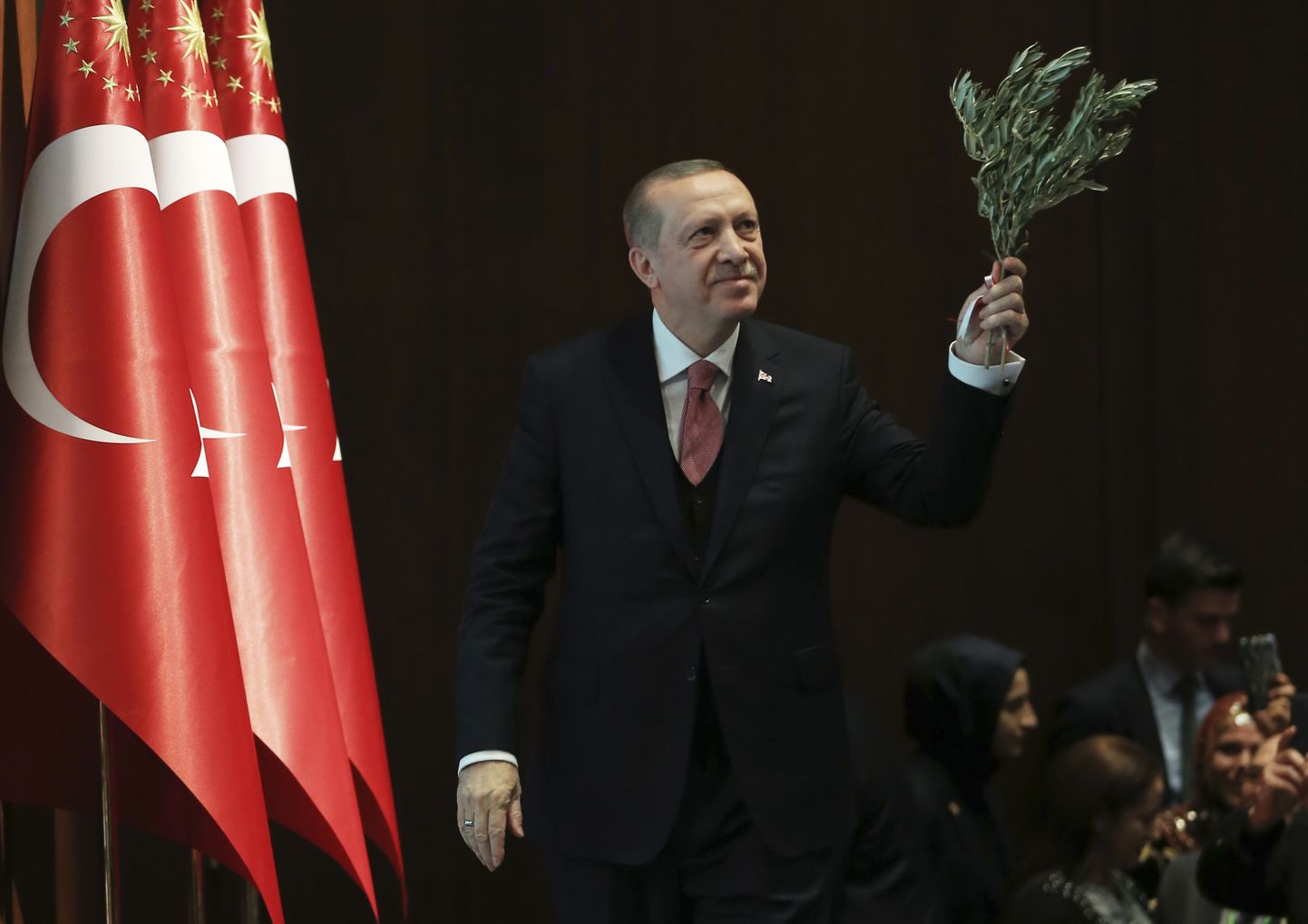 Türgi president Recep Tayyip Erdoğan viisastakuplaani kõne pidamas.