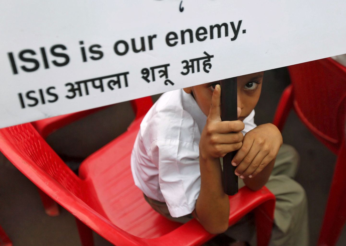Moslemist poiss ISISe vastasel meeleavaldusel Mumbais möönud aasta novembris.
