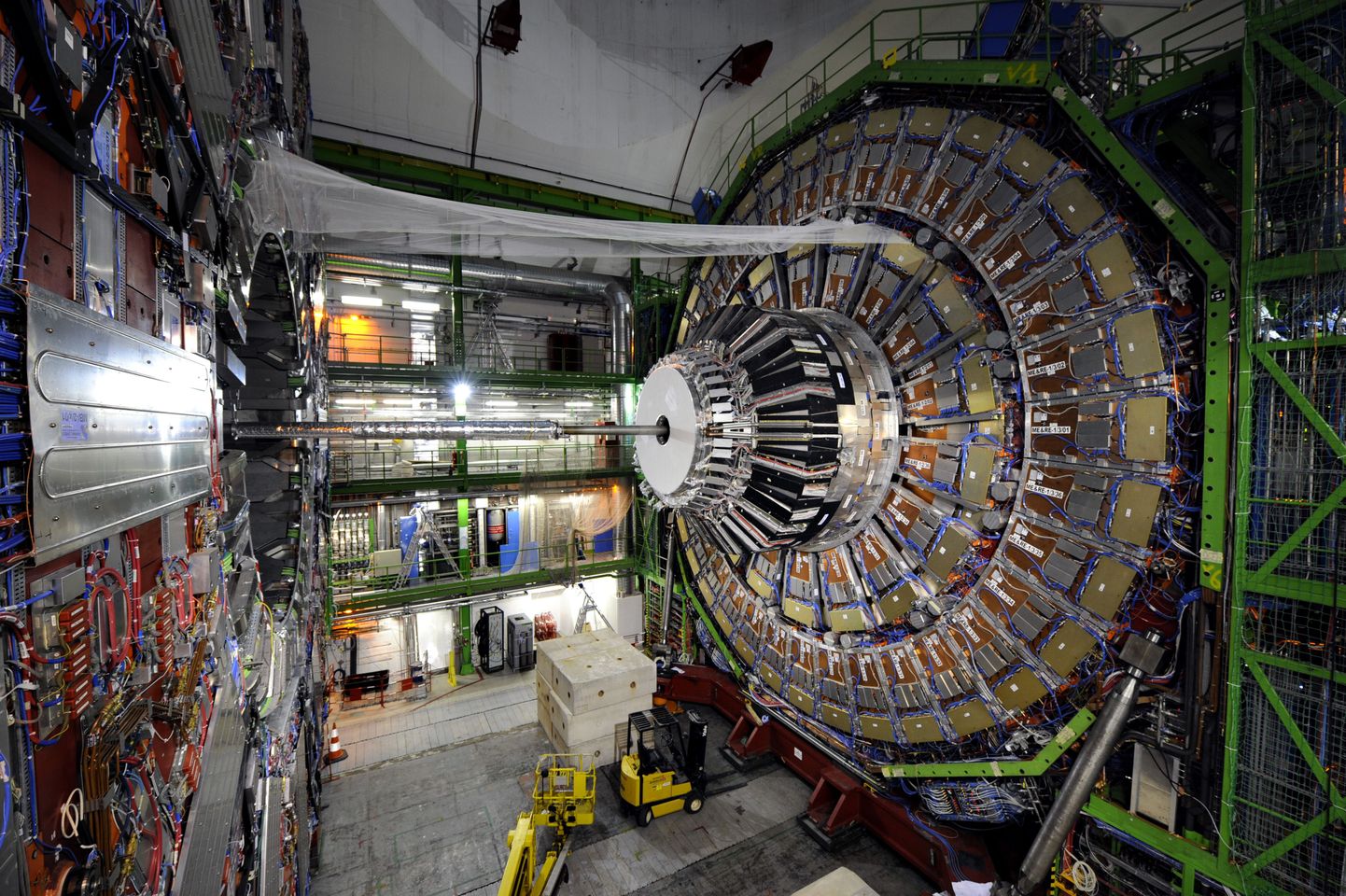 Euroopa Tuumauuringute Keskus, mille liikmeks Eesti astuda soovib, haldab muuhulgas ka üht maailma olulisemat füüsikaeksperimenti Suurt Osakestekiirendit LHC.