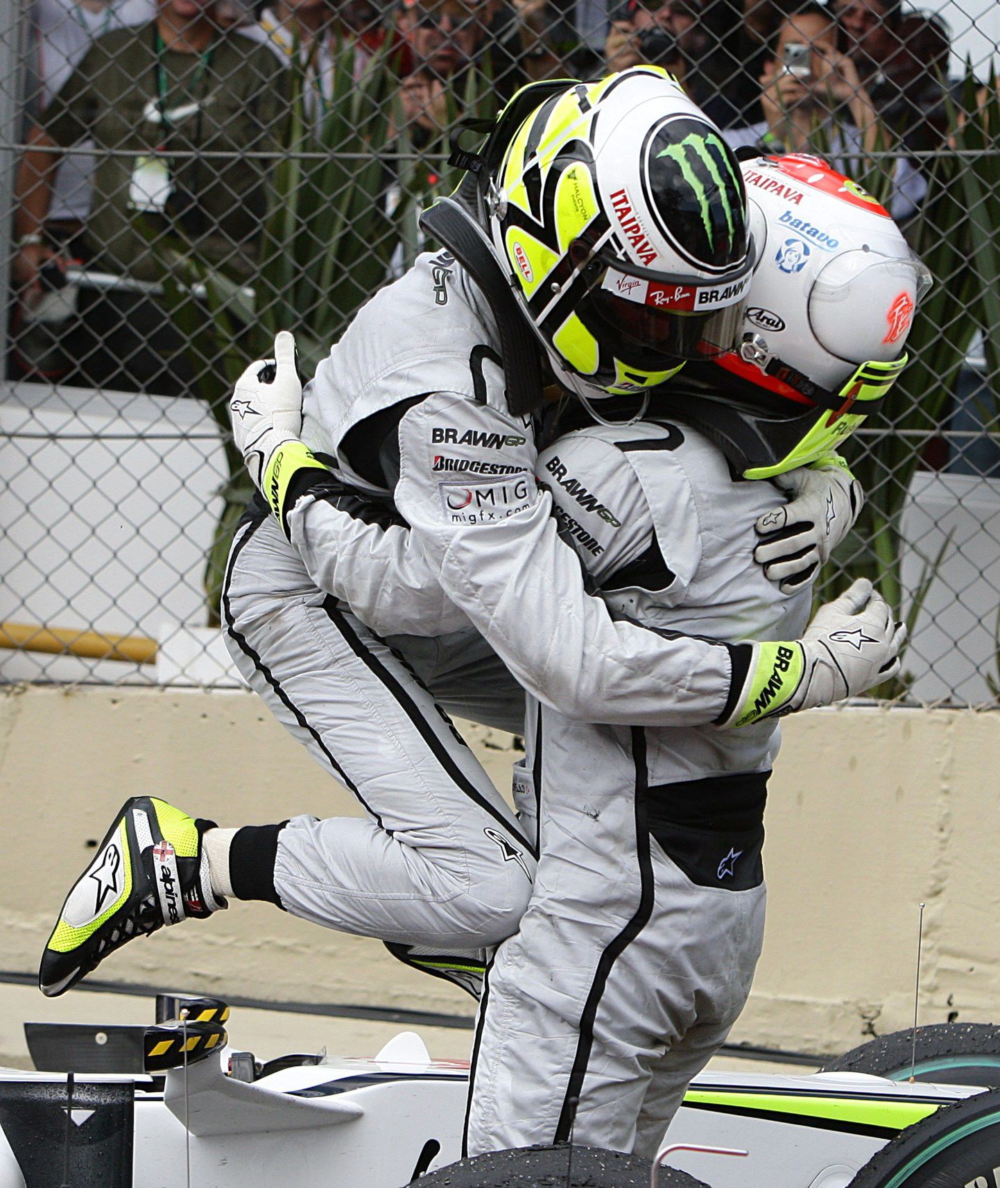 Jenson Button (vasakul)ja Rubens Barrichello