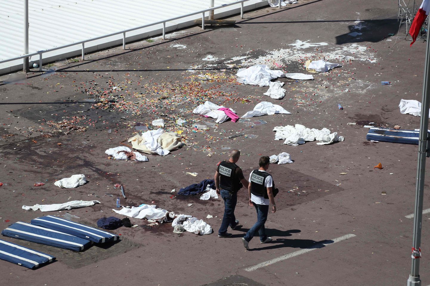 Тела жертв теракта в Ницце.
