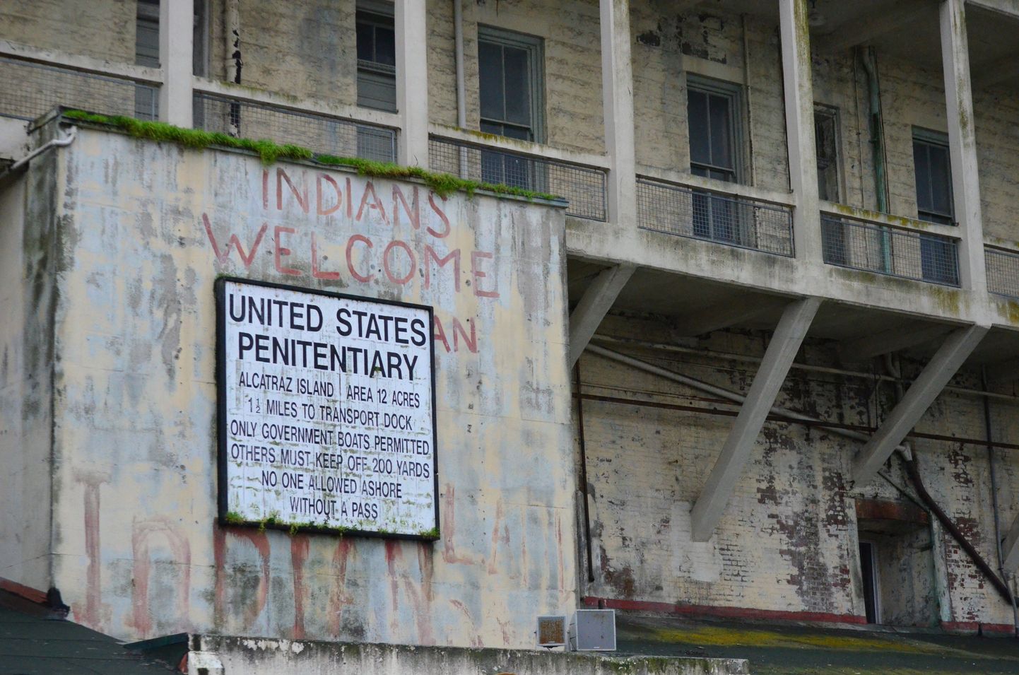 «Indiaanlased on teretulnud». Pool sajandit tagasi hõivasid 900 indiaanlast rohkem kui pooleteiseks aastaks Alcatrazi saare.