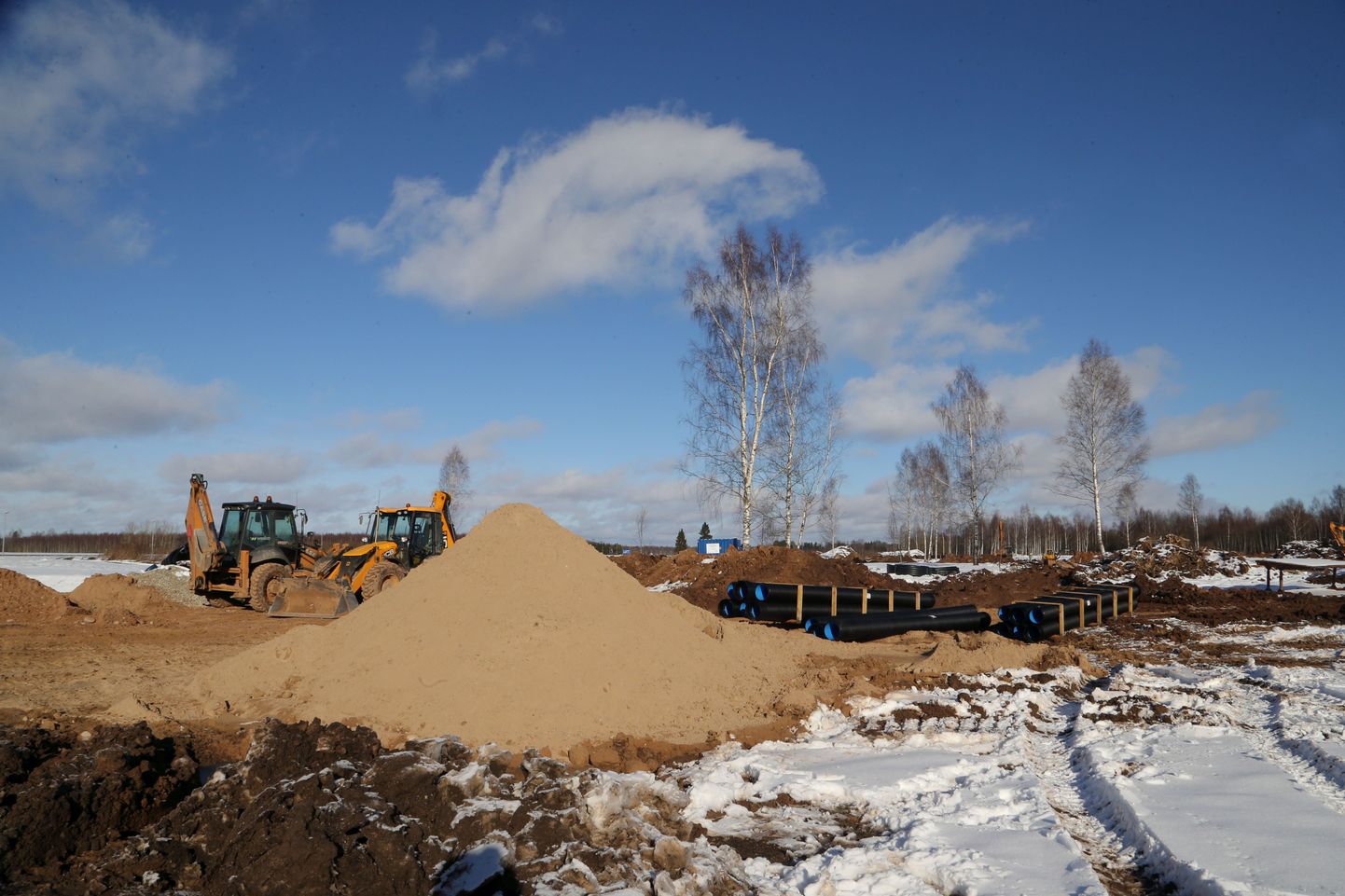 Tehnovõrkude rajamine Tartu - Jõhvi maantee alguses.