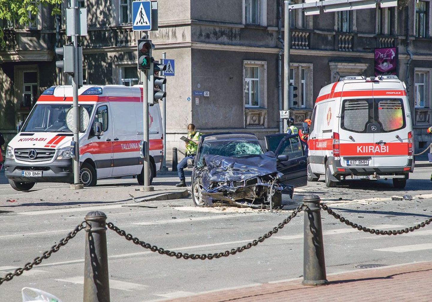 В тяжелом происшествии в центре Таллинна пострадали 14 человек.