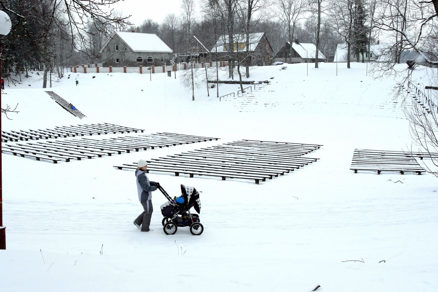 Laupäeval ehitatakse Viljandi lauluväljakul lumelinna.
