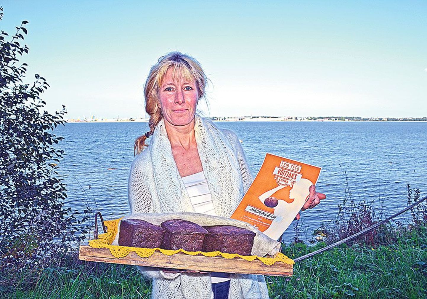 Haldjaleiva omanik ja ainuke töötaja Annely Maksan leivapäeval parimaks tunnistatud küüslauguleibadega.