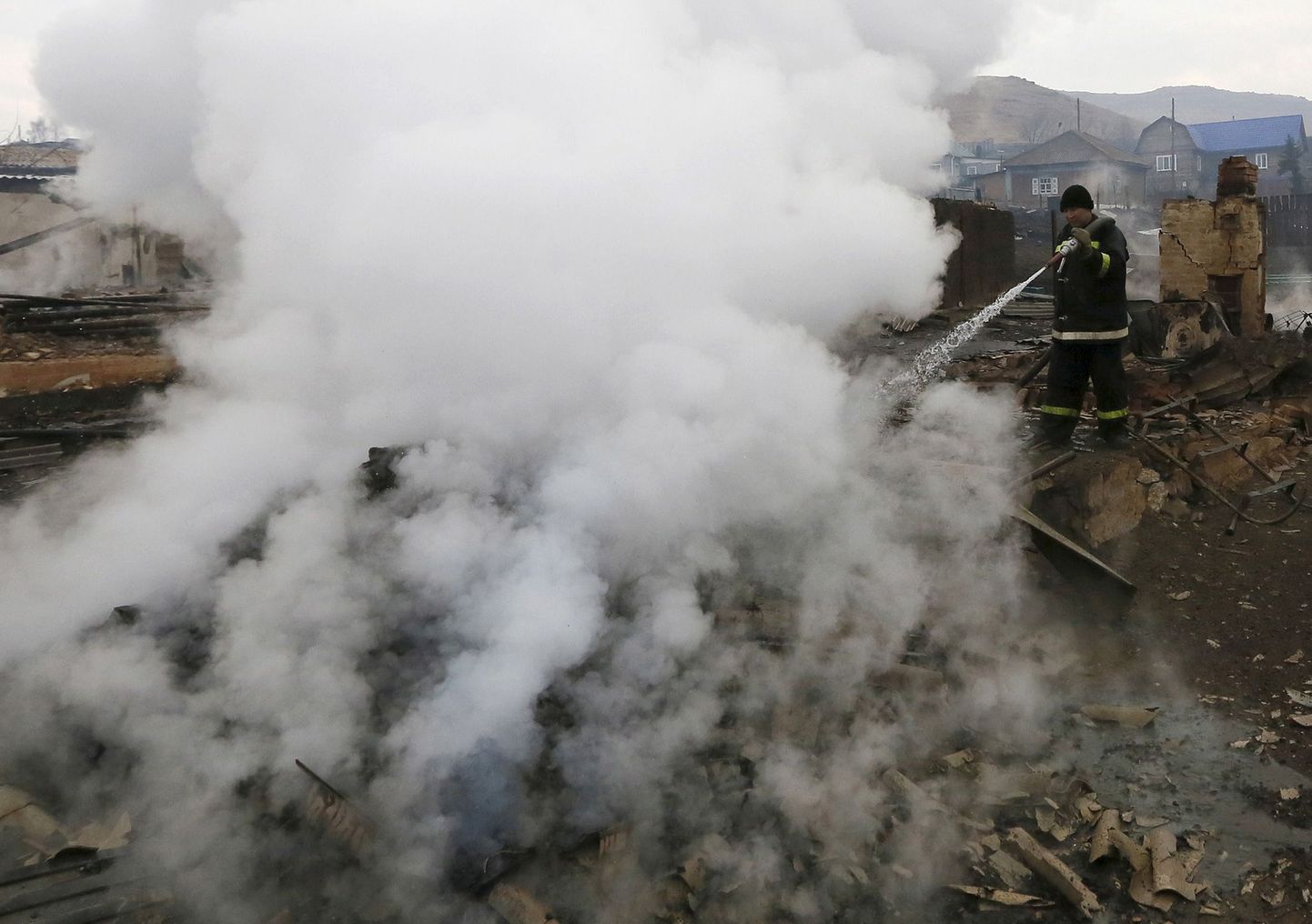 Tuletõrjuja Siberis põlengut kustutamas.