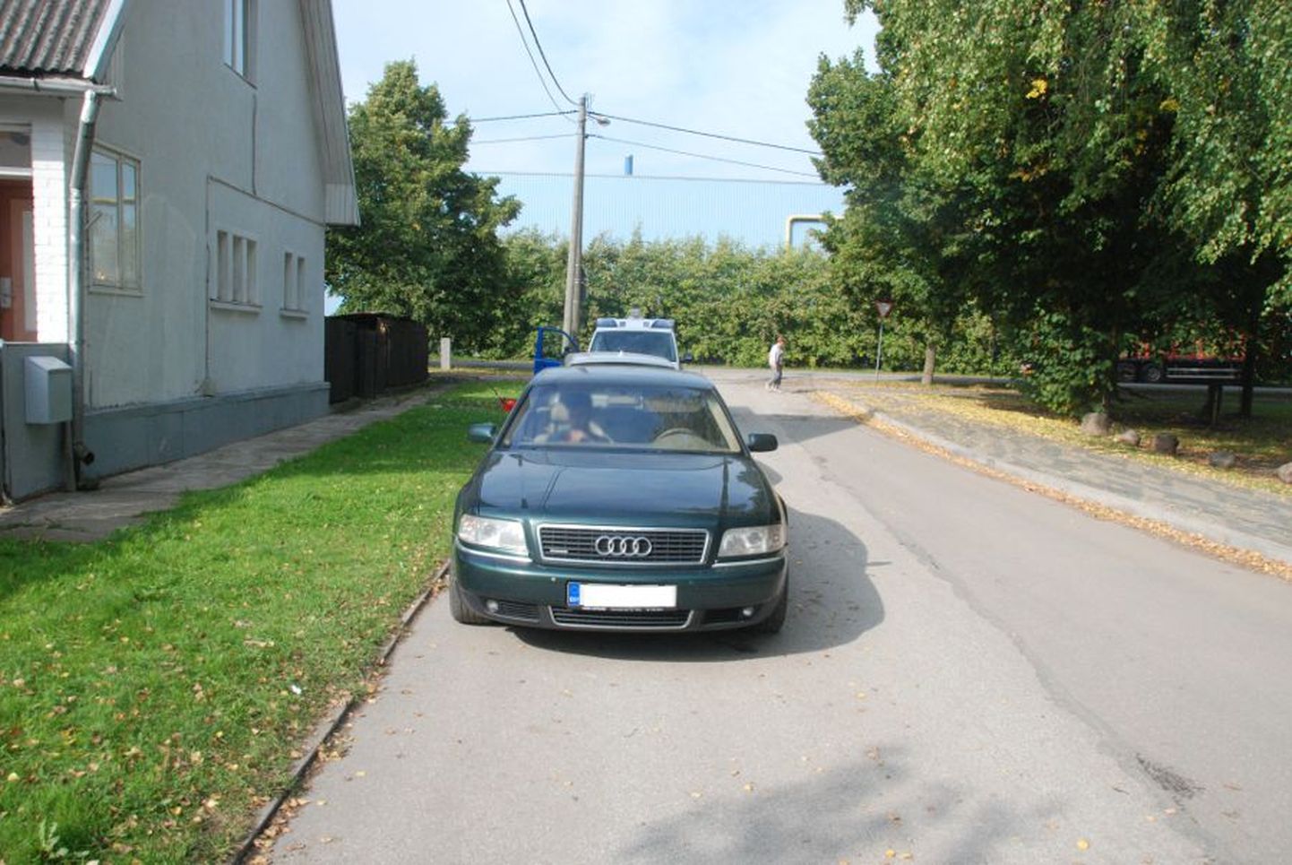 Tundmatu autojuht sõitis Tartus Põllu tänaval otsa Audile.