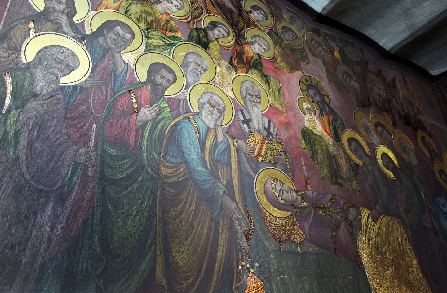 Skopjes asuvas õigeusukirikus muutusid freskod üleöö puhtaks ja erksavärviliseks