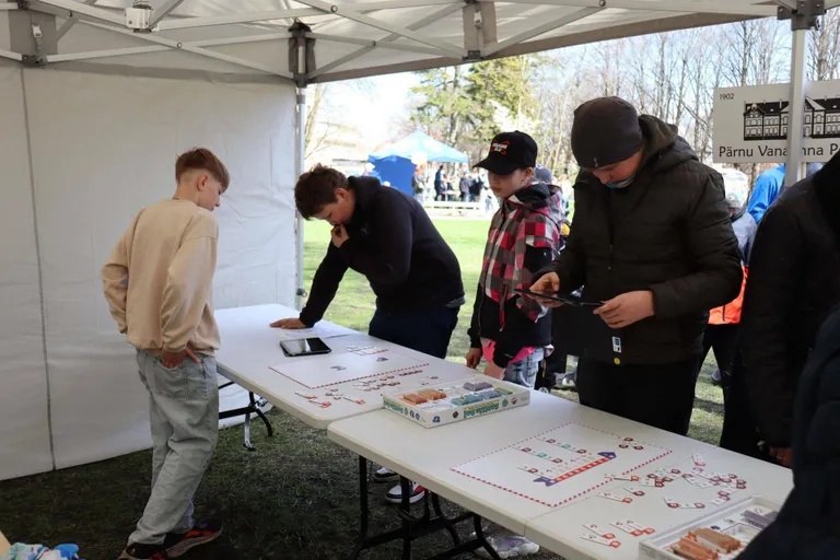 Minifestival ei toetanud üksnes koolide sidet, vaid täitis ka eesmärke, mida koolid oma arengukavas nimetavad: õpilaste eneseväljenduse arendamine, koostööoskuste tugevdamine, loovuse ja avaliku esinemise kaudu õppimine.