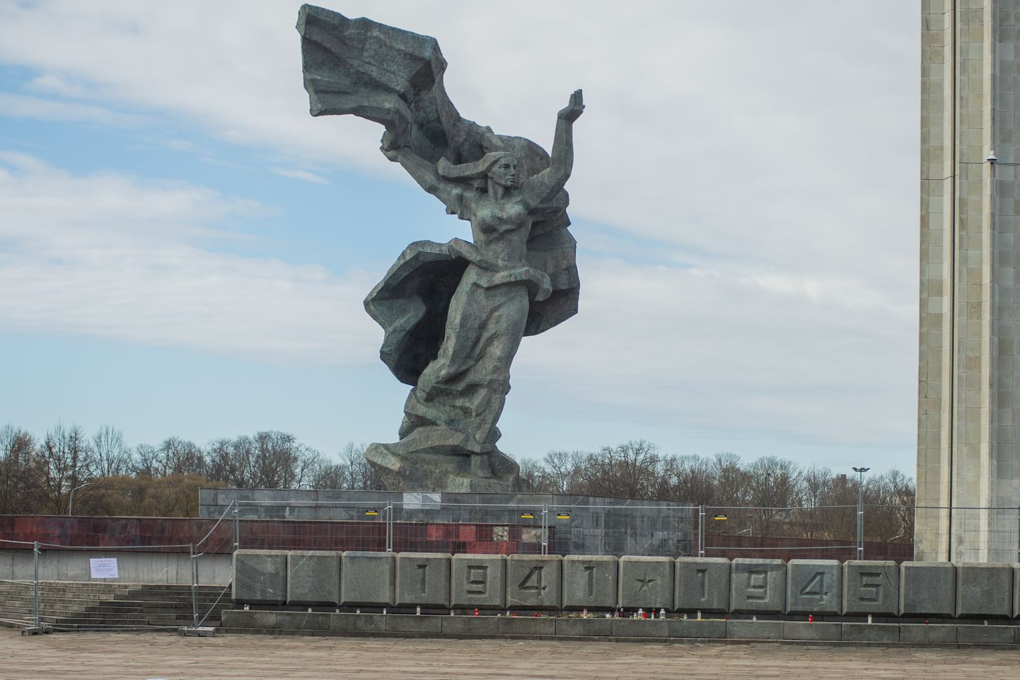 Комплекс памятника советским воинам в парке Победы признан небезопасным