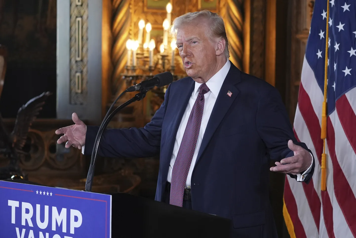 Donald Trump kõnelemas reporteritele Mar-a-Lagos teisipäeval, 7. jaanuaril 2025.