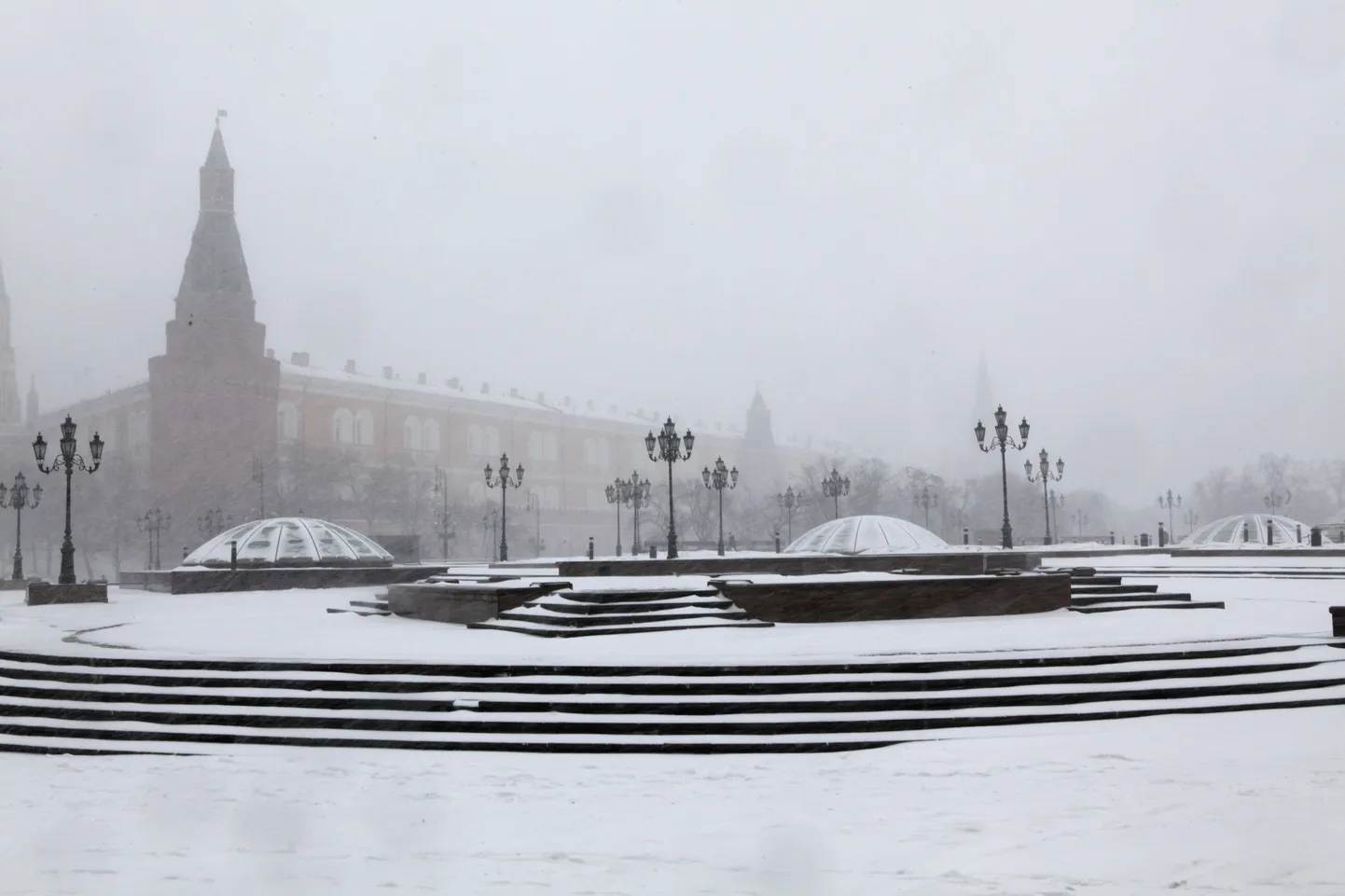 Вид заснеженную Москву.